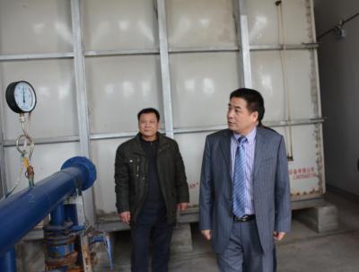 柳院长在水电中心检查工作 柳院长在水电中心检查工作